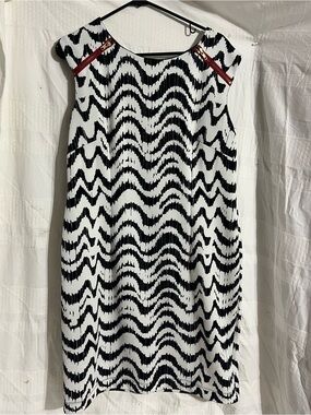 madison leigh Black Dress with White Logo Tag